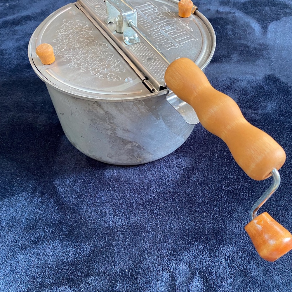 Wabash Valley Farms Old-Fashioned Popcorn Popper - Picture 4 of 6
